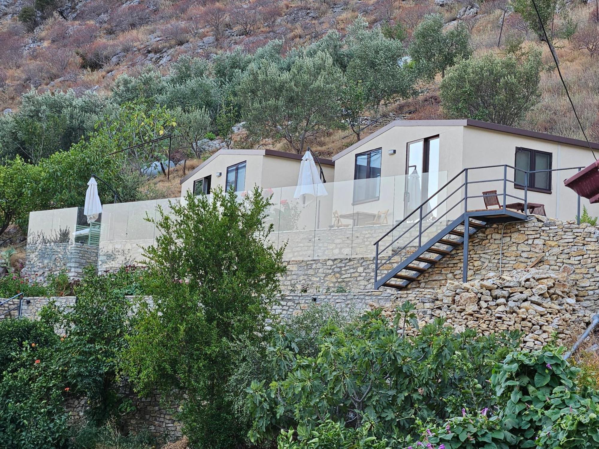 Aria's 2 Himare